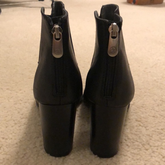 Adrienne Vittadini Black zip ankle boot - size 6.5 - Picture 4 of 10